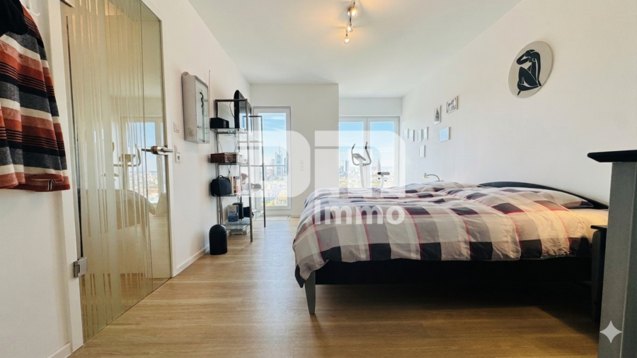 Exklusives Penthouse-Juwel mit 360 Grad Panorama-Dachterrasse in Baunatal-Großenritte - Master Schlafzimmer 1 / 2x Zugang Balkon Terrasse